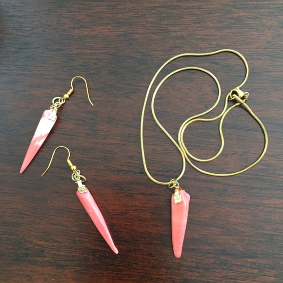 Pink coral pendant & chain - Picture 3 of 3